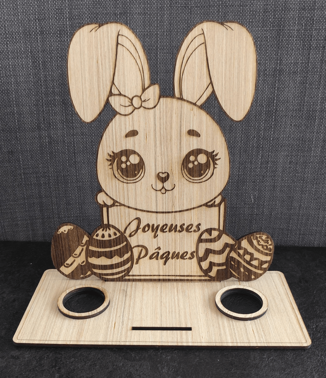 Lapin / Lapine de Pâques porte oeufs
